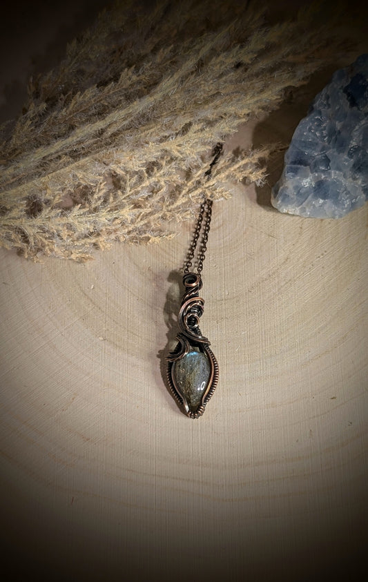 Luna - Labradorite in Antiqued Copper Wire